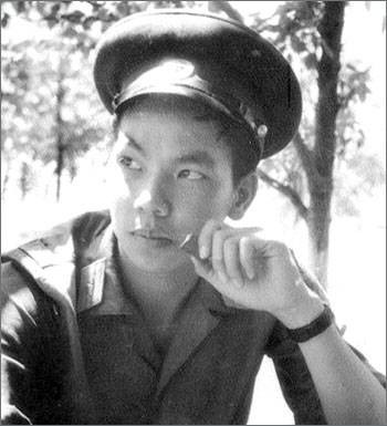 Thượng úy, phi công Vũ Xuân Thiều. (Ảnh chụp mùa hè năm 1972).
